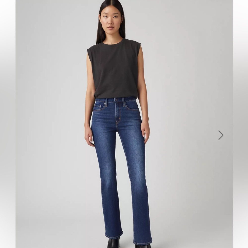 Levi’s 725 High Rise Bootcut jeans